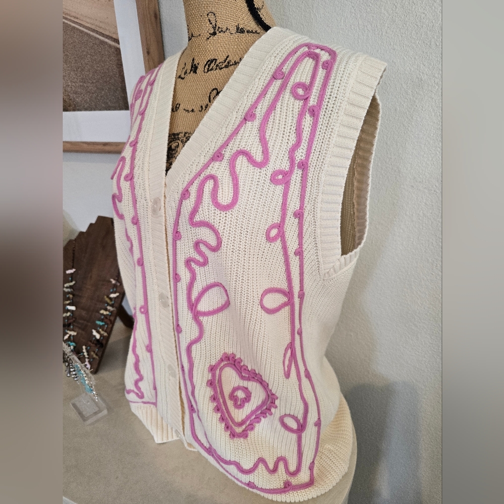 Lalavon NWT Women's Cream and Pink Embroidered V Neck Button Front Sweater Vest - Picture 8 of 14